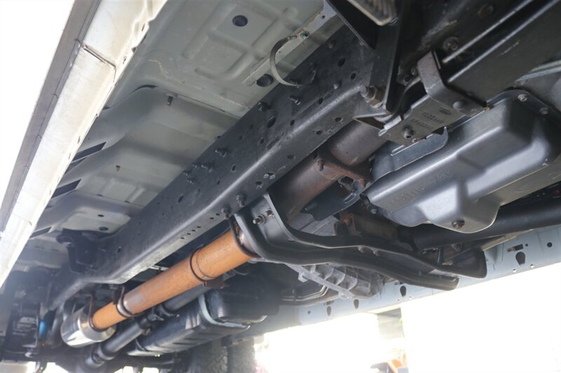 2000 Ford F-350 Super Duty Lariat 4dr SuperCab Lariat  1-FAMILY OWNED* 100% RUST FREE / ACCIDENT FREE* NEW 33 "BFG KO3* NEW 2.5 "LEVELING KIT* CANOPY / TRAILER BRAKES / LINEX BED LINER* BD ENGINE BREAK / BANKS MONSTER EXHAUST - Photo 30 - Portland, OR 97230