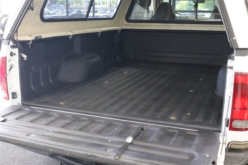 2000 Ford F-350 Super Duty Lariat 4dr SuperCab Lariat  1-FAMILY OWNED* 100% RUST FREE / ACCIDENT FREE* NEW 33 "BFG KO3* NEW 2.5 "LEVELING KIT* CANOPY / TRAILER BRAKES / LINEX BED LINER* BD ENGINE BREAK / BANKS MONSTER EXHAUST - Photo 45 - Portland, OR 97230