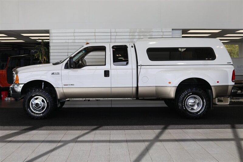 2000 Ford F-350 Super Duty Lariat 4dr SuperCab Lariat  1-FAMILY OWNED* 100% RUST FREE / ACCIDENT FREE* NEW 33 "BFG KO3* NEW 2.5 "LEVELING KIT* CANOPY / TRAILER BRAKES / LINEX BED LINER* BD ENGINE BREAK / BANKS MONSTER EXHAUST - Photo 4 - Portland, OR 97230