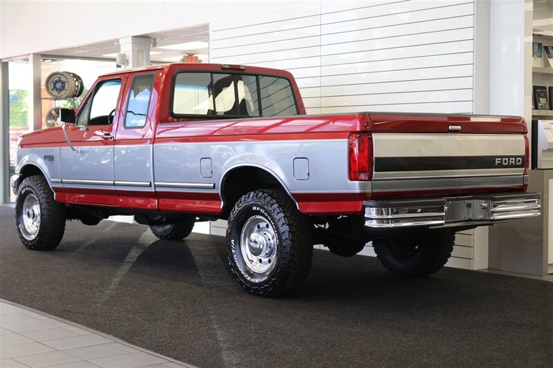 1996 Ford F-250 XLT  2-OWNER SINCE NEW* 100% RUST & CORROSION FREE* 100% STOCK* NEW 33 "  BFG KO3s* NEVER HAD 5TH WHEEL OR GOOSENECK* SPRAY IN BED LINER* FULL NEW FRESH SERVICE* ALL ORIGINAL BOOKS* FACTORY 2-TONE - Photo 6 - Portland, OR 97230