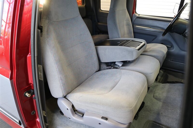 1996 Ford F-250 XLT  2-OWNER SINCE NEW* 100% RUST & CORROSION FREE* 100% STOCK* NEW 33 "  BFG KO3s* NEVER HAD 5TH WHEEL OR GOOSENECK* SPRAY IN BED LINER* FULL NEW FRESH SERVICE* ALL ORIGINAL BOOKS* FACTORY 2-TONE - Photo 17 - Portland, OR 97230