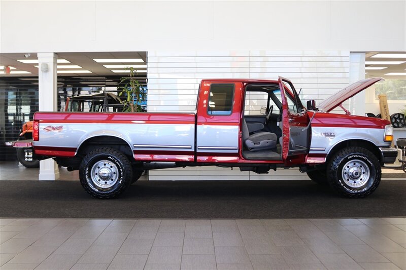 1996 Ford F-250 XLT  2-OWNER SINCE NEW* 100% RUST & CORROSION FREE* 100% STOCK* NEW 33 "  BFG KO3s* NEVER HAD 5TH WHEEL OR GOOSENECK* SPRAY IN BED LINER* FULL NEW FRESH SERVICE* ALL ORIGINAL BOOKS* FACTORY 2-TONE - Photo 11 - Portland, OR 97230