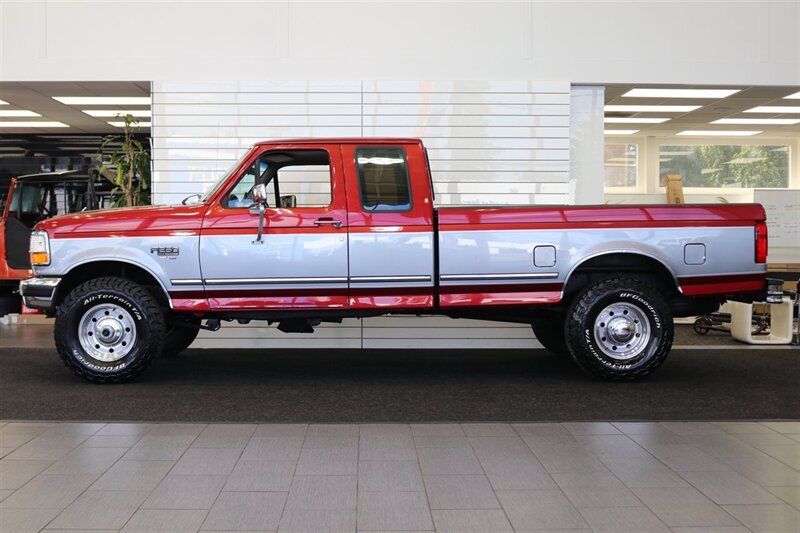 1996 Ford F-250 XLT  2-OWNER SINCE NEW* 100% RUST & CORROSION FREE* 100% STOCK* NEW 33 "  BFG KO3s* NEVER HAD 5TH WHEEL OR GOOSENECK* SPRAY IN BED LINER* FULL NEW FRESH SERVICE* ALL ORIGINAL BOOKS* FACTORY 2-TONE - Photo 4 - Portland, OR 97230
