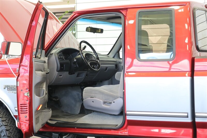 1996 Ford F-250 XLT  2-OWNER SINCE NEW* 100% RUST & CORROSION FREE* 100% STOCK* NEW 33 "  BFG KO3s* NEVER HAD 5TH WHEEL OR GOOSENECK* SPRAY IN BED LINER* FULL NEW FRESH SERVICE* ALL ORIGINAL BOOKS* FACTORY 2-TONE - Photo 60 - Portland, OR 97230