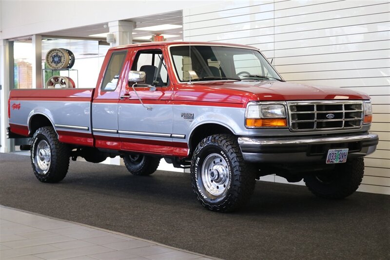 1996 Ford F-250 XLT  2-OWNER SINCE NEW* 100% RUST & CORROSION FREE* 100% STOCK* NEW 33 "  BFG KO3s* NEVER HAD 5TH WHEEL OR GOOSENECK* SPRAY IN BED LINER* FULL NEW FRESH SERVICE* ALL ORIGINAL BOOKS* FACTORY 2-TONE - Photo 2 - Portland, OR 97230