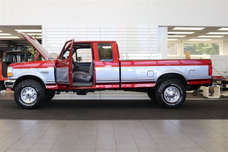 1996 Ford F-250 XLT  2-OWNER SINCE NEW* 100% RUST & CORROSION FREE* 100% STOCK* NEW 33 "  BFG KO3s* NEVER HAD 5TH WHEEL OR GOOSENECK* SPRAY IN BED LINER* FULL NEW FRESH SERVICE* ALL ORIGINAL BOOKS* FACTORY 2-TONE - Photo 10 - Portland, OR 97230