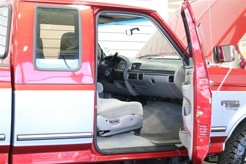 1996 Ford F-250 XLT  2-OWNER SINCE NEW* 100% RUST & CORROSION FREE* 100% STOCK* NEW 33 "  BFG KO3s* NEVER HAD 5TH WHEEL OR GOOSENECK* SPRAY IN BED LINER* FULL NEW FRESH SERVICE* ALL ORIGINAL BOOKS* FACTORY 2-TONE - Photo 61 - Portland, OR 97230