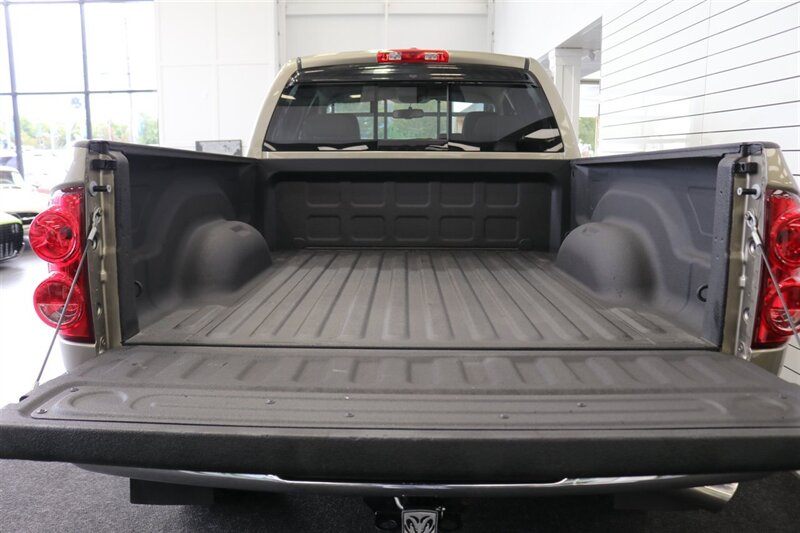 2009 Dodge Ram 3500 SLT 1-OWNER* 6-SPEED MANUAL* 51K ORIGINAL MILES* COLLECTOR GRADE* 6-PASS SEATING* LINEX BED LINER* REAR AIR BAGS* 100% RUST FREE* ALL SERVICE RECORDS @ DODGE DEALER SINCE NEW* BOOKS-KEYS-WINDOW STICKER - Photo 14 - Portland, OR 97230