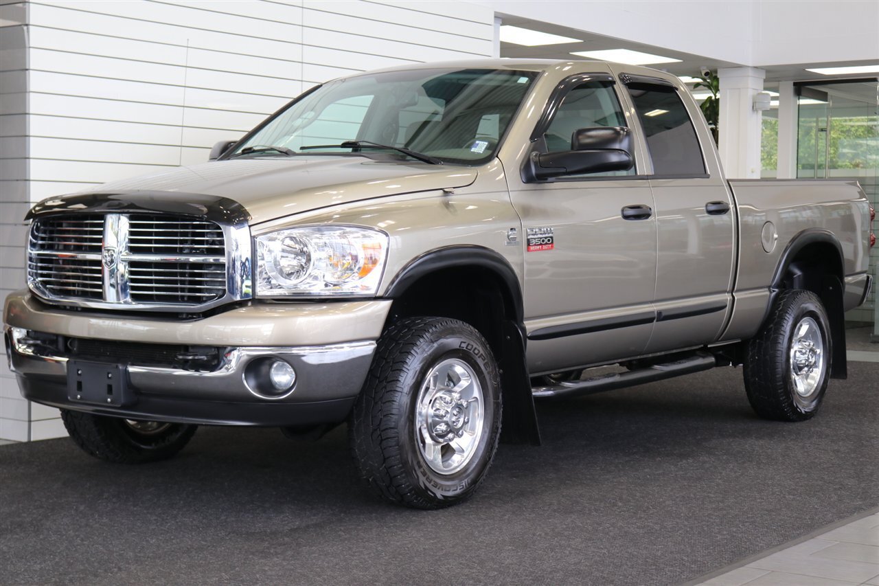 2009 Dodge Ram 3500 SLT  1-OWNER* 6-SPEED MANUAL* 51K ORIGINAL MILES* COLLECTOR GRADE* 6-PASS SEATING* LINEX BED LINER* REAR AIR BAGS* 100% RUST FREE* ALL SERVICE RECORDS @ DODGE DEALER SINCE NEW* BOOKS-KEYS-WINDOW STICKER - Photo 1 - Portland, OR 97230
