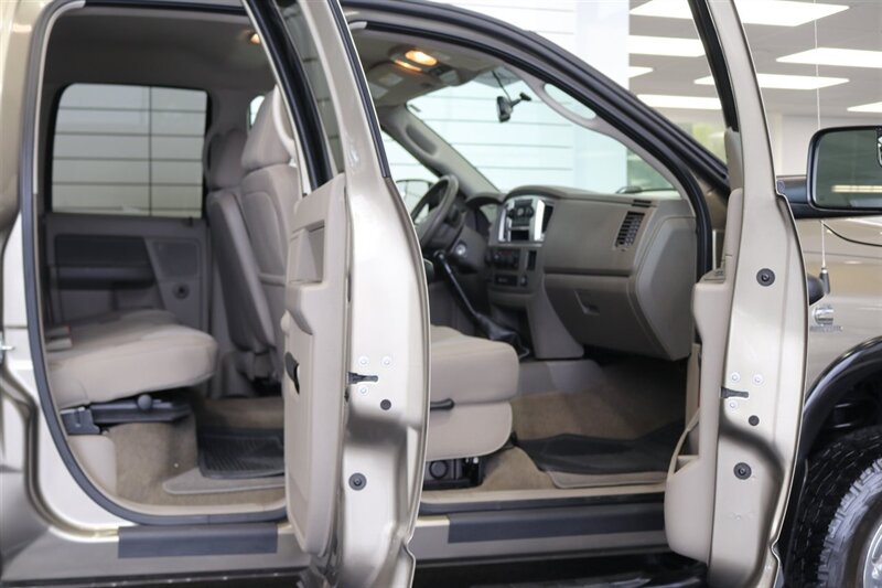 2009 Dodge Ram 3500 SLT 1-OWNER* 6-SPEED MANUAL* 51K ORIGINAL MILES* COLLECTOR GRADE* 6-PASS SEATING* LINEX BED LINER* REAR AIR BAGS* 100% RUST FREE* ALL SERVICE RECORDS @ DODGE DEALER SINCE NEW* BOOKS-KEYS-WINDOW STICKER - Photo 47 - Portland, OR 97230