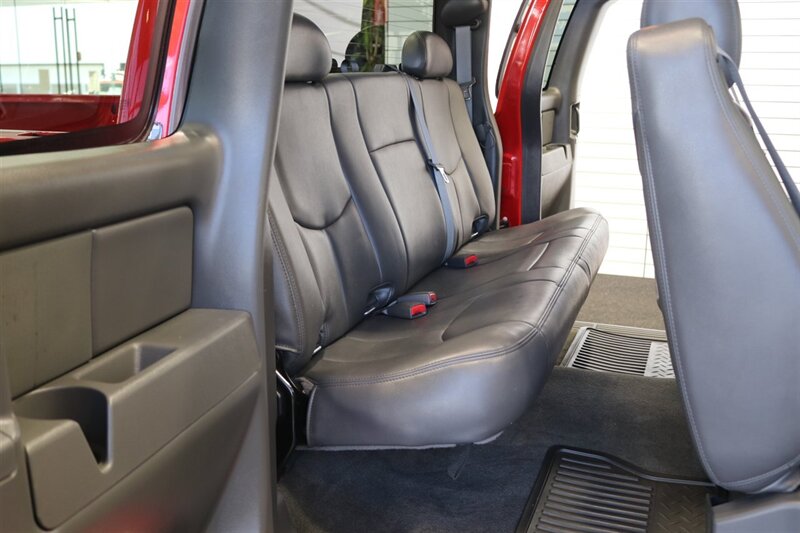 2006 Chevrolet Silverado 2500 LT3  1-OWNER LBZ WITH 37K MILES* 100% RUST FREE* LONG BED LT3 PKG* NEW 33 " BFG KO3 10-PLYs* ALL BOOKS-MANUALS-WINDOW STICKER* FULL FRESH SERVICE* BED IS NEW NEVER USED* OREGON TRUCK SINCE NEW - Photo 18 - Portland, OR 97230