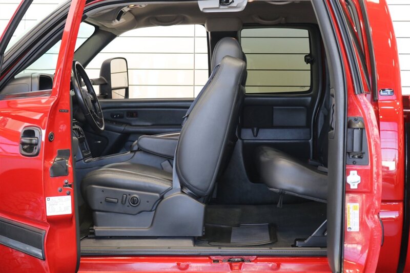 2006 Chevrolet Silverado 2500 LT3  1-OWNER LBZ WITH 37K MILES* 100% RUST FREE* LONG BED LT3 PKG* NEW 33 " BFG KO3 10-PLYs* ALL BOOKS-MANUALS-WINDOW STICKER* FULL FRESH SERVICE* BED IS NEW NEVER USED* OREGON TRUCK SINCE NEW - Photo 62 - Portland, OR 97230