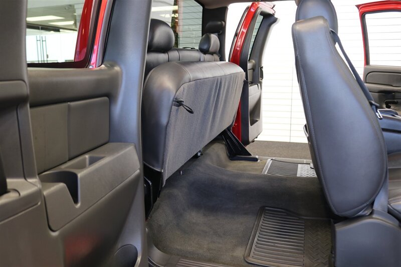 2006 Chevrolet Silverado 2500 LT3  1-OWNER LBZ WITH 37K MILES* 100% RUST FREE* LONG BED LT3 PKG* NEW 33 " BFG KO3 10-PLYs* ALL BOOKS-MANUALS-WINDOW STICKER* FULL FRESH SERVICE* BED IS NEW NEVER USED* OREGON TRUCK SINCE NEW - Photo 81 - Portland, OR 97230