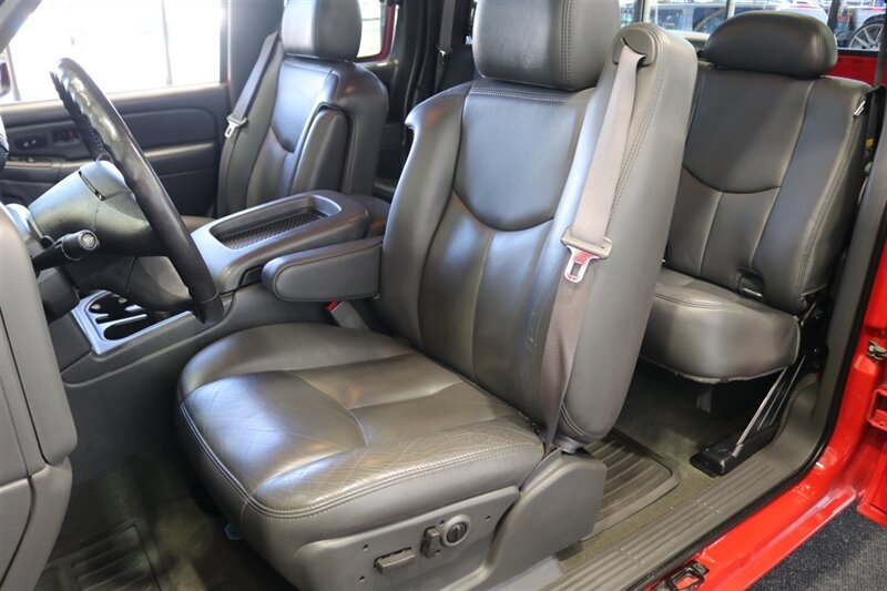 2006 Chevrolet Silverado 2500 LT3  1-OWNER LBZ WITH 37K MILES* 100% RUST FREE* LONG BED LT3 PKG* NEW 33 " BFG KO3 10-PLYs* ALL BOOKS-MANUALS-WINDOW STICKER* FULL FRESH SERVICE* BED IS NEW NEVER USED* OREGON TRUCK SINCE NEW - Photo 16 - Portland, OR 97230