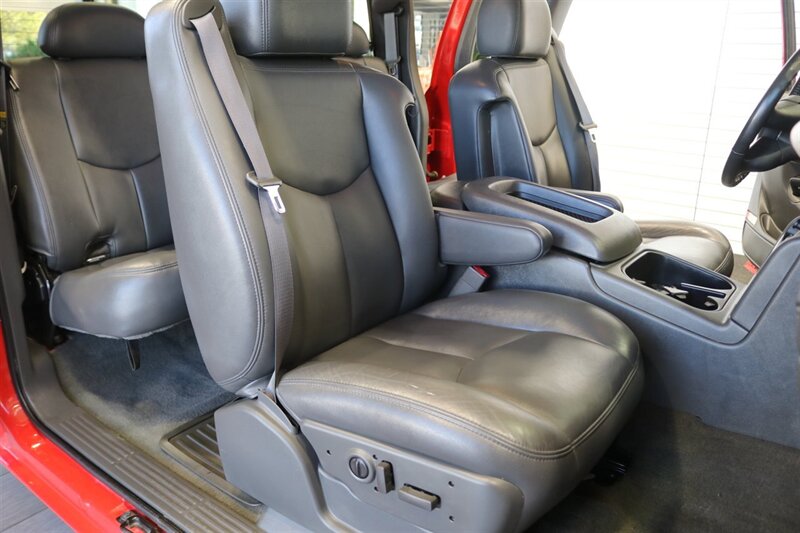 2006 Chevrolet Silverado 2500 LT3  1-OWNER LBZ WITH 37K MILES* 100% RUST FREE* LONG BED LT3 PKG* NEW 33 " BFG KO3 10-PLYs* ALL BOOKS-MANUALS-WINDOW STICKER* FULL FRESH SERVICE* BED IS NEW NEVER USED* OREGON TRUCK SINCE NEW - Photo 17 - Portland, OR 97230