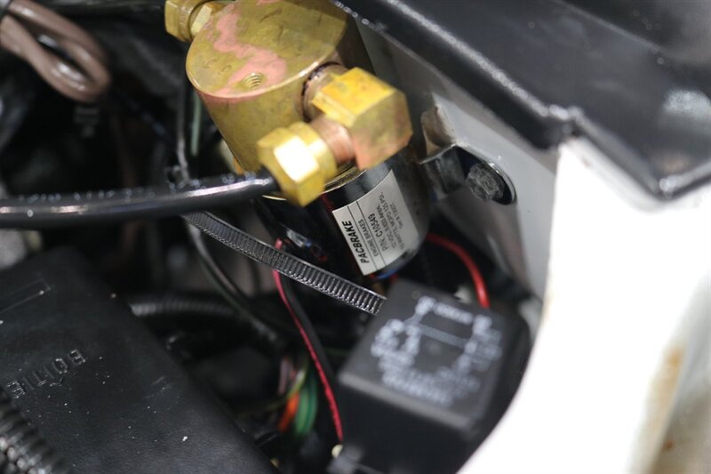 2000 Ford F-350 Lariat  1-ARIZONA OWNER* 6-SPEED MANUAL 7.3L* 100% RUST FREE* PACBRAKE EXUAST BRAKE* NEW 33 " FALKEN A/T 4W 10-PLY TIRES* ALCOA WHEELS* LINEX BED LINER* FULLY SERVICED* NEW FLUIDS* ALL BOOKS & MANUALS - Photo 39 - Portland, OR 97230