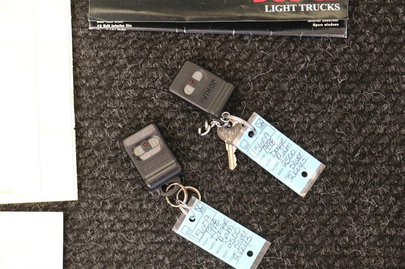 1998 Dodge Ram 2500 Laramie SLT 1-OWNER* SHORT BED* ALL SERVICE RECORDS SINCE NEW W/ ORIGINAL WINDOW STICKER* NEW 33 " BFG KO3 10-PLYS* NEVER HAD 5TH WHEEL OR GOOSE NECK* COOLANT & AC SERVICE* NEW STEERING BOX - Photo 85 - Portland, OR 97230