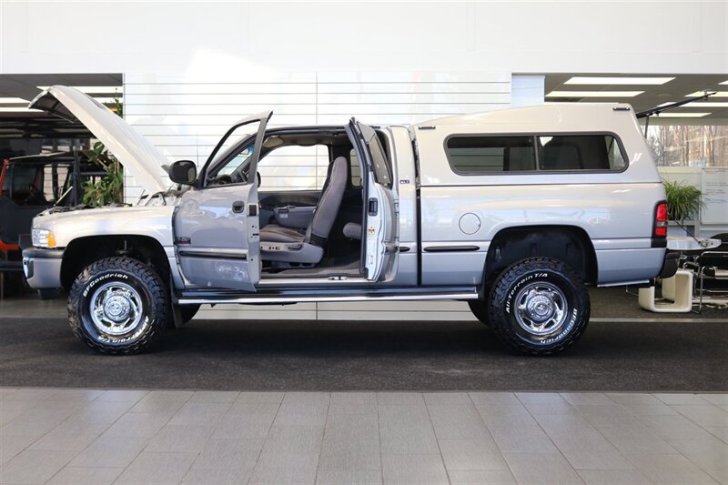 1998 Dodge Ram 2500 Laramie SLT 1-OWNER* SHORT BED* ALL SERVICE RECORDS SINCE NEW W/ ORIGINAL WINDOW STICKER* NEW 33 " BFG KO3 10-PLYS* NEVER HAD 5TH WHEEL OR GOOSE NECK* COOLANT & AC SERVICE* NEW STEERING BOX - Photo 10 - Portland, OR 97230