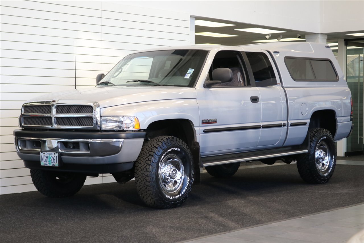 1998 Dodge Ram 2500 Laramie SLT  1-OWNER* SHORT BED* ALL SERVICE RECORDS SINCE NEW W/ ORIGINAL WINDOW STICKER* NEW 33 " BFG KO3 10-PLYS* NEVER HAD 5TH WHEEL OR GOOSE NECK* COOLANT & AC SERVICE* NEW STEERING BOX - Photo 1 - Portland, OR 97230