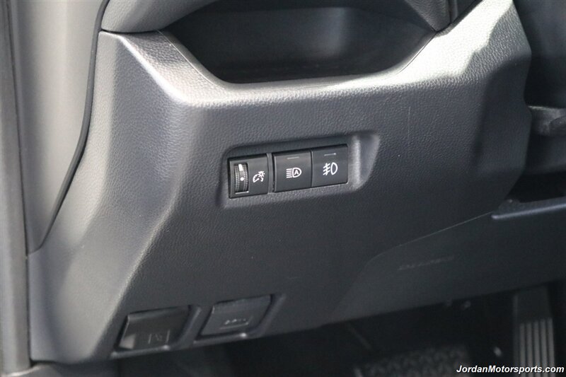 2020 Toyota RAV4 LE  CLEAN TITLE* 0-ACCIDENTS* ALWAYS SERVICED A2TOYOTA DEALER W/RECORDS SINCE NEW* UPGRADED WHEELS & TIRES* NON-SMOKER - Photo 31 - Portland, OR 97230