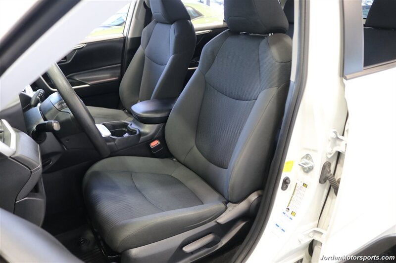 2020 Toyota RAV4 LE  CLEAN TITLE* 0-ACCIDENTS* ALWAYS SERVICED A2TOYOTA DEALER W/RECORDS SINCE NEW* UPGRADED WHEELS & TIRES* NON-SMOKER - Photo 18 - Portland, OR 97230