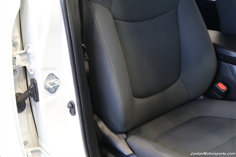 2020 Toyota RAV4 LE  CLEAN TITLE* 0-ACCIDENTS* ALWAYS SERVICED A2TOYOTA DEALER W/RECORDS SINCE NEW* UPGRADED WHEELS & TIRES* NON-SMOKER - Photo 41 - Portland, OR 97230