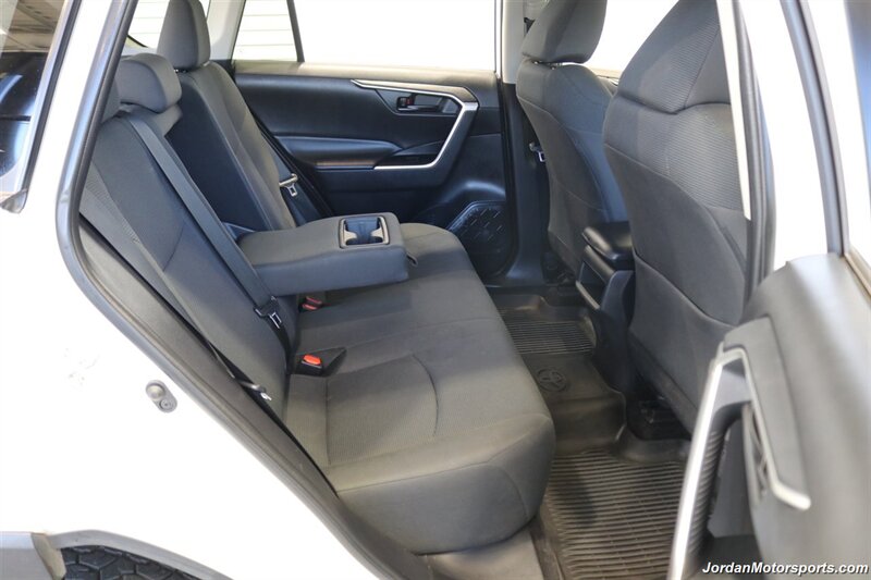 2020 Toyota RAV4 LE  CLEAN TITLE* 0-ACCIDENTS* ALWAYS SERVICED A2TOYOTA DEALER W/RECORDS SINCE NEW* UPGRADED WHEELS & TIRES* NON-SMOKER - Photo 20 - Portland, OR 97230