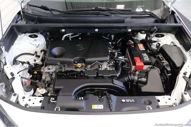 2020 Toyota RAV4 LE  CLEAN TITLE* 0-ACCIDENTS* ALWAYS SERVICED A2TOYOTA DEALER W/RECORDS SINCE NEW* UPGRADED WHEELS & TIRES* NON-SMOKER - Photo 16 - Portland, OR 97230