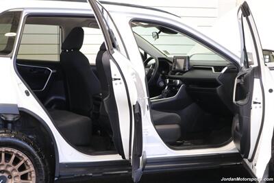 2020 Toyota RAV4 LE  CLEAN TITLE* 0-ACCIDENTS* ALWAYS SERVICED A2TOYOTA DEALER W/RECORDS SINCE NEW* UPGRADED WHEELS & TIRES* NON-SMOKER - Photo 61 - Portland, OR 97230