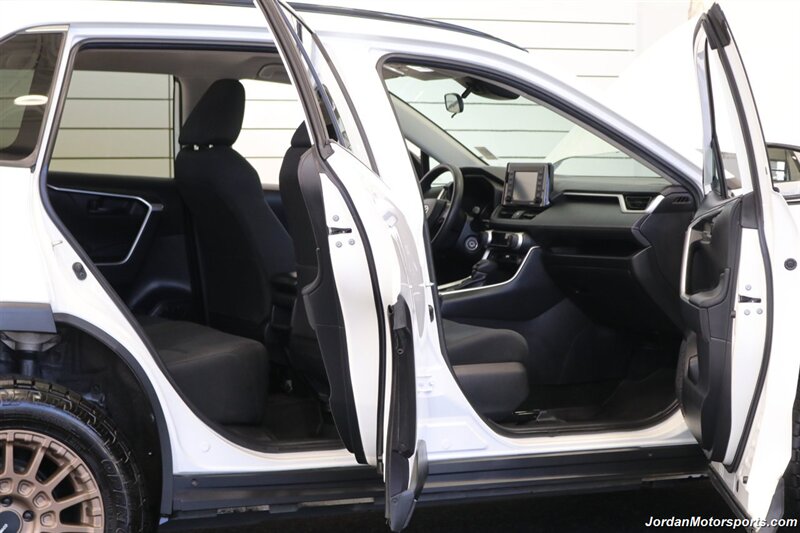 2020 Toyota RAV4 LE  CLEAN TITLE* 0-ACCIDENTS* ALWAYS SERVICED A2TOYOTA DEALER W/RECORDS SINCE NEW* UPGRADED WHEELS & TIRES* NON-SMOKER - Photo 61 - Portland, OR 97230