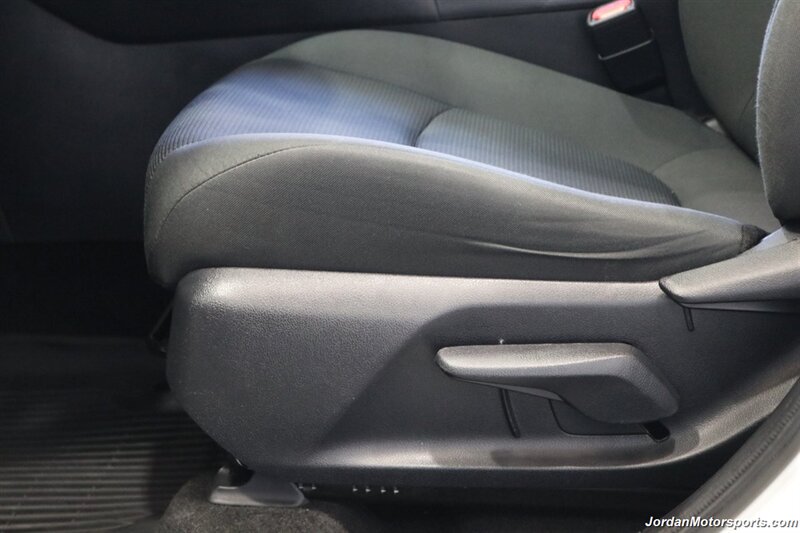 2020 Toyota RAV4 LE  CLEAN TITLE* 0-ACCIDENTS* ALWAYS SERVICED A2TOYOTA DEALER W/RECORDS SINCE NEW* UPGRADED WHEELS & TIRES* NON-SMOKER - Photo 38 - Portland, OR 97230