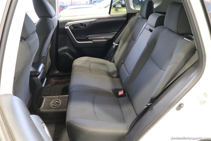 2020 Toyota RAV4 LE  CLEAN TITLE* 0-ACCIDENTS* ALWAYS SERVICED A2TOYOTA DEALER W/RECORDS SINCE NEW* UPGRADED WHEELS & TIRES* NON-SMOKER - Photo 21 - Portland, OR 97230