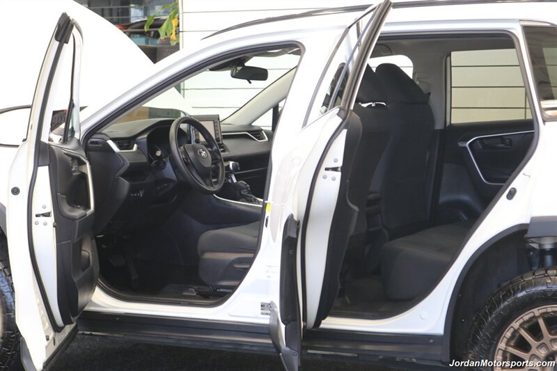 2020 Toyota RAV4 LE  CLEAN TITLE* 0-ACCIDENTS* ALWAYS SERVICED A2TOYOTA DEALER W/RECORDS SINCE NEW* UPGRADED WHEELS & TIRES* NON-SMOKER - Photo 60 - Portland, OR 97230