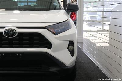 2020 Toyota RAV4 LE  CLEAN TITLE* 0-ACCIDENTS* ALWAYS SERVICED A2TOYOTA DEALER W/RECORDS SINCE NEW* UPGRADED WHEELS & TIRES* NON-SMOKER - Photo 58 - Portland, OR 97230