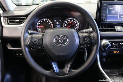 2020 Toyota RAV4 LE  CLEAN TITLE* 0-ACCIDENTS* ALWAYS SERVICED A2TOYOTA DEALER W/RECORDS SINCE NEW* UPGRADED WHEELS & TIRES* NON-SMOKER - Photo 28 - Portland, OR 97230