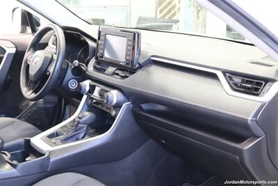 2020 Toyota RAV4 LE  CLEAN TITLE* 0-ACCIDENTS* ALWAYS SERVICED A2TOYOTA DEALER W/RECORDS SINCE NEW* UPGRADED WHEELS & TIRES* NON-SMOKER - Photo 26 - Portland, OR 97230