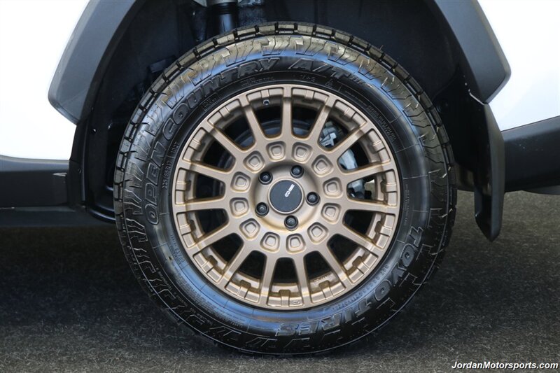 2020 Toyota RAV4 LE  CLEAN TITLE* 0-ACCIDENTS* ALWAYS SERVICED A2TOYOTA DEALER W/RECORDS SINCE NEW* UPGRADED WHEELS & TIRES* NON-SMOKER - Photo 45 - Portland, OR 97230