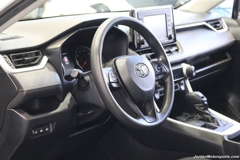 2020 Toyota RAV4 LE  CLEAN TITLE* 0-ACCIDENTS* ALWAYS SERVICED A2TOYOTA DEALER W/RECORDS SINCE NEW* UPGRADED WHEELS & TIRES* NON-SMOKER - Photo 24 - Portland, OR 97230