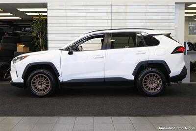 2020 Toyota RAV4 LE  CLEAN TITLE* 0-ACCIDENTS* ALWAYS SERVICED A2TOYOTA DEALER W/RECORDS SINCE NEW* UPGRADED WHEELS & TIRES* NON-SMOKER - Photo 4 - Portland, OR 97230