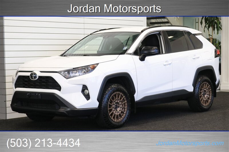2020 Toyota RAV4 LE  CLEAN TITLE* 0-ACCIDENTS* ALWAYS SERVICED A2TOYOTA DEALER W/RECORDS SINCE NEW* UPGRADED WHEELS & TIRES* NON-SMOKER