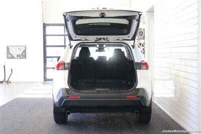 2020 Toyota RAV4 LE  CLEAN TITLE* 0-ACCIDENTS* ALWAYS SERVICED A2TOYOTA DEALER W/RECORDS SINCE NEW* UPGRADED WHEELS & TIRES* NON-SMOKER - Photo 17 - Portland, OR 97230