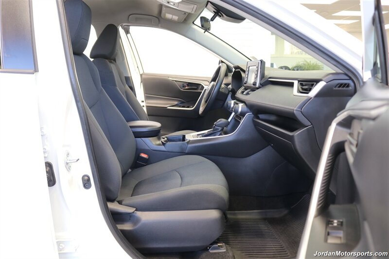 2020 Toyota RAV4 LE  CLEAN TITLE* 0-ACCIDENTS* ALWAYS SERVICED A2TOYOTA DEALER W/RECORDS SINCE NEW* UPGRADED WHEELS & TIRES* NON-SMOKER - Photo 33 - Portland, OR 97230