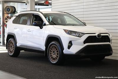 2020 Toyota RAV4 LE  CLEAN TITLE* 0-ACCIDENTS* ALWAYS SERVICED A2TOYOTA DEALER W/RECORDS SINCE NEW* UPGRADED WHEELS & TIRES* NON-SMOKER - Photo 2 - Portland, OR 97230