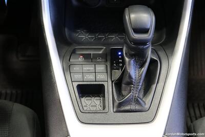 2020 Toyota RAV4 LE  CLEAN TITLE* 0-ACCIDENTS* ALWAYS SERVICED A2TOYOTA DEALER W/RECORDS SINCE NEW* UPGRADED WHEELS & TIRES* NON-SMOKER - Photo 23 - Portland, OR 97230