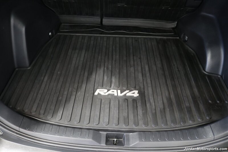 2020 Toyota RAV4 LE  CLEAN TITLE* 0-ACCIDENTS* ALWAYS SERVICED A2TOYOTA DEALER W/RECORDS SINCE NEW* UPGRADED WHEELS & TIRES* NON-SMOKER - Photo 49 - Portland, OR 97230