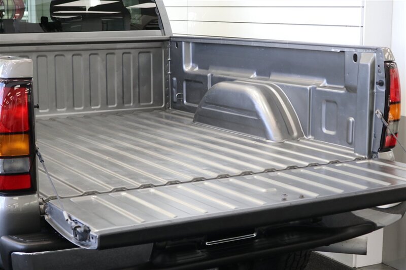 2006 GMC Sierra 2500 SLE 1  LBZ DURAMAX* 100% RUST FREE* FULLY SERVICED W/ ALL NEW FLUIDS & FILTERS* SHORT BED* 4X4* SAME OWNER FOR 20 YRS* ALL BOOKS-KEYS-WINDOW STICKER* NEVER HAD 5TH WHEEL OR GOOSENECK - Photo 54 - Portland, OR 97230