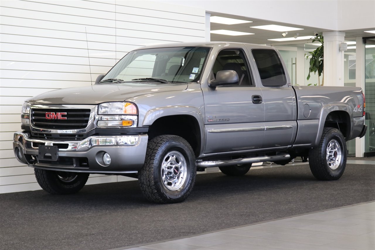 2006 GMC Sierra 2500 SLE 1  LBZ DURAMAX* 100% RUST FREE* FULLY SERVICED W/ ALL NEW FLUIDS & FILTERS* SHORT BED* 4X4* SAME OWNER FOR 20 YRS* ALL BOOKS-KEYS-WINDOW STICKER* NEVER HAD 5TH WHEEL OR GOOSENECK - Photo 1 - Portland, OR 97230