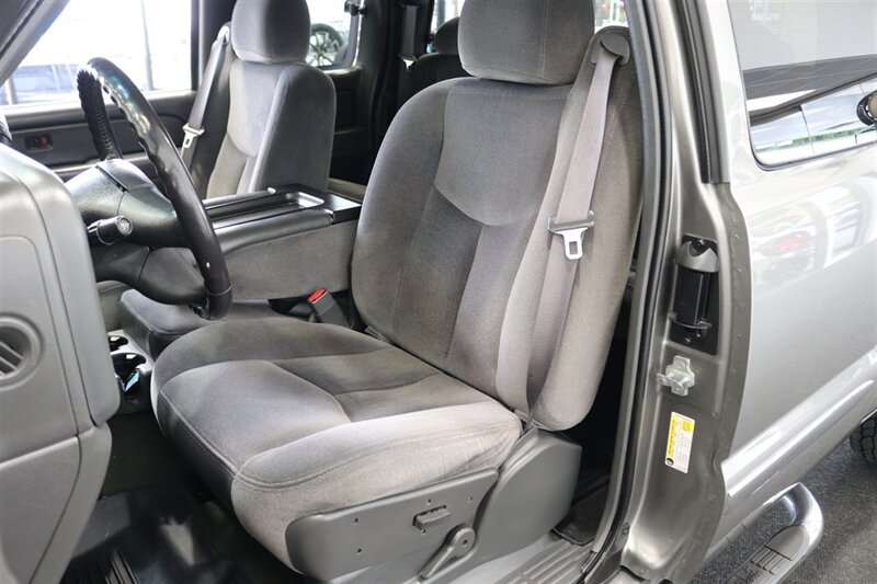 2006 GMC Sierra 2500 SLE 1  LBZ DURAMAX* 100% RUST FREE* FULLY SERVICED W/ ALL NEW FLUIDS & FILTERS* SHORT BED* 4X4* SAME OWNER FOR 20 YRS* ALL BOOKS-KEYS-WINDOW STICKER* NEVER HAD 5TH WHEEL OR GOOSENECK - Photo 16 - Portland, OR 97230