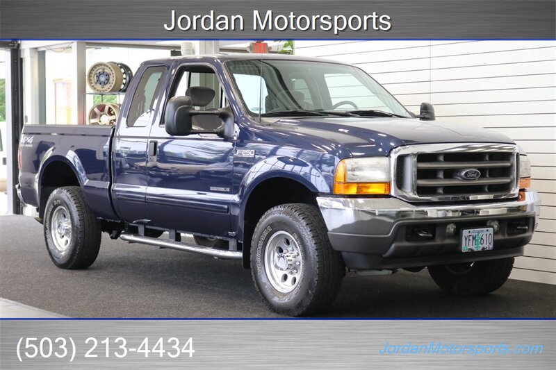 2001 Ford F-250 XLT  1-OWNER* 6-SPEED MANUAL* NEVER HAD 5TH WHEEL OR GOOSENECK* ALL ORIGINAL 100% * REAR AIR BAGS WITH ONBOARD AIR* ALL SERVICE RECORDS SINCE NEW* ALL BOOKS & KEYS* SPRAY IN BED LINER