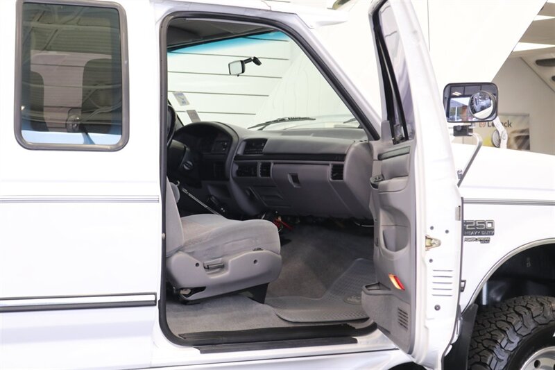 1997 Ford F-250 XLT   - Photo 61 - Portland, OR 97230